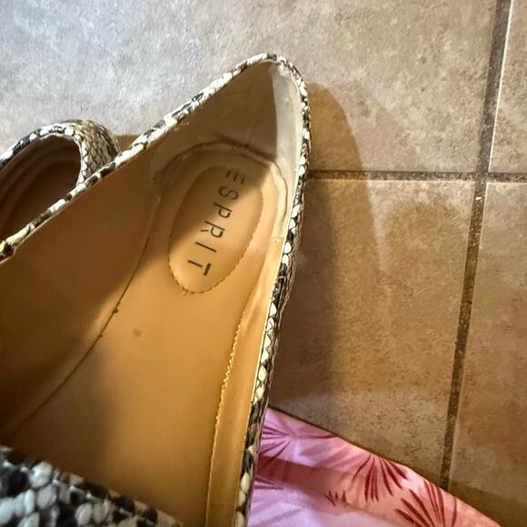 Esprit Women’s 7.5 Faux Snake Skin Pointed Toe Flats - Picture 8 of 9